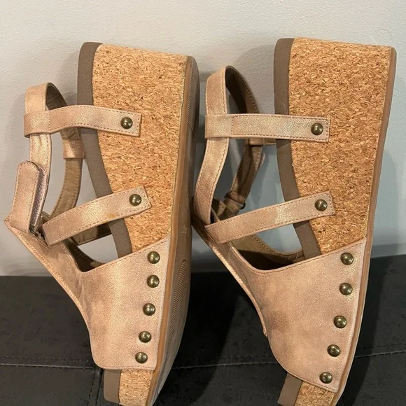 Corkys Seltzer Bronze Wedge Sandals - Picture 5 of 10
